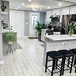 3 Bedroom Duplex W Large Backyard