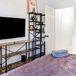 3 Bedroom Gorgeous Suit In Hells Kitchen