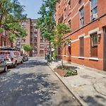 Hip W Village 1Br W Wd Nr 1 Train Nyc-853