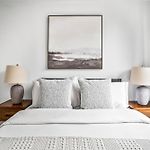 Modern 2-Br With Southern Views