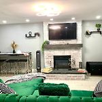 3 Bedroom 4Bed 2Bath Cozy Retreat With Large Backyard
