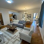 Bright 3 Bedroom Apartment In East Harlem!