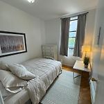Bright 3 Bedroom Apartment In East Harlem!