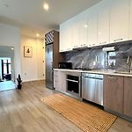 Huge Modern 2 Bedroom In Little Italy
