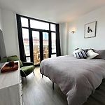 Huge Modern 2 Bedroom In Little Italy