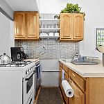 2Br Apt Walk To Restaurants & Time Square