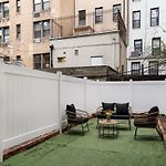 317-1D New 2Br Duplex Wd Private Backyard