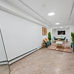Active Central Park East 3Bedrooms 2 Bathrooms 1700 Sf