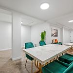 Active Central Park East 3Bedrooms 2 Bathrooms 1700 Sf