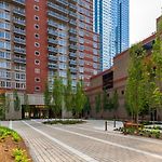 In Hells Kitchen W Gym Pool Nr The Subway Nyc-250