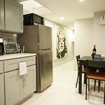 Cozy 2 Bedroom In A Lovely Forest Hills Neighborhood
