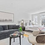 Luxe Studio With Charming Juliet Balcony