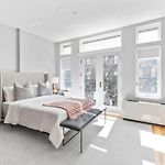 Luxe Studio W Juliet Balcony In Upper East