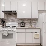 Spacious Modern Chinatown 3 Bedrooms