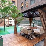 Modern 3Bd Rose Hills Manhattan Terrace Space