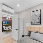 Modern 3Bd Rose Hills Manhattan Terrace Space