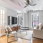 Charming 2-Bed 1-Bath Apartment In Turtle Bay