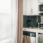 69-3A Prime Les Modern Brand New 1Br