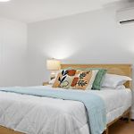Private Garden Getaway Cozy And Chic Near Subway At \