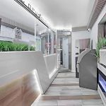 Hotel Opus Bronx Near Bay Plaza Mall