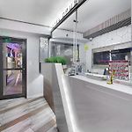 Hotel Opus Bronx Near Bay Plaza Mall