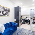 317 Ues Apartments