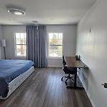 Beautifully Renovated 3-Bedroom Guest Stay
