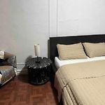 Large And Spacious Room Facing A Beautiful Park Minutes Away From Manhattan