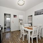 Lovely 3-Bedroom Apt In The Heart Of Brooklyn