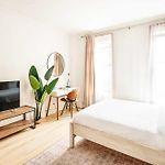 1597-2 Luxury Upper East Side Studio W&D