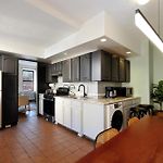 5 Bedroom 2 Bath Full Floor Midtown