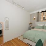 5 Bedroom 2 Bath Full Floor Midtown