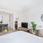 1597-10 New Studio Upper East Side W&D In Unit