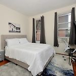 Cozy Studio Steps To Central Park Upper E Side