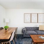 39-3 Newly Renovated 3 Bedroom Prime Midtown Sleeps 6