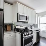 39-2 Renovated 3Br Prime Hudson Yards Area
