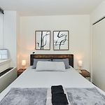 Modern Times Square 1 Bedroom Retreat