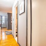 Stylish 3Bd Near Empire