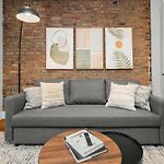 Chic Nyc Escape In Vibrant Downtown
