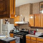 Luxurious Apartment At Colonial Townhouse
