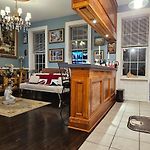 Luxurious Apartment At Colonial Townhouse