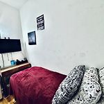 Ues Manhattan Super Cozy Room #3 In Shared Apartment