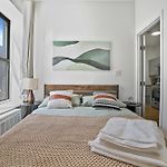 Designer 2 Bedroom Comfort Near Central Park