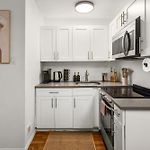 Chic Modern Unit In Nyc