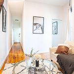 Chic 2Bd Upper East Side Retreat