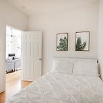Beautiful 3 Bedroom Unit In Prime Location