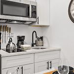 2Br And 2Ba In Historic Brownstone Near Subway