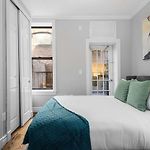 Lower East Side 2Br With Private Patio