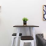 240-14 New Studio Prime Location W&D In Unit
