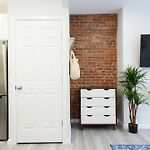 240-15 Luxury Studio Prime Location W&D